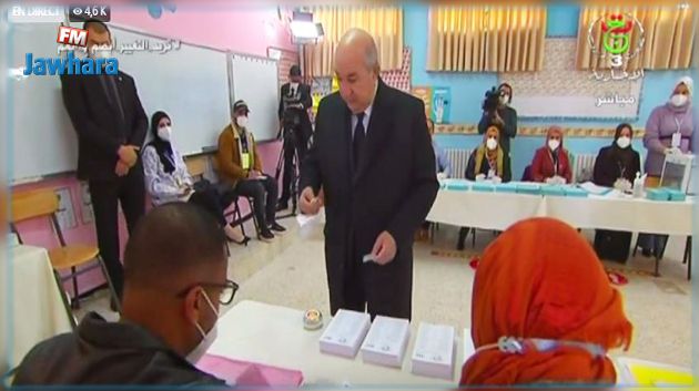 خلال تصويته في الانتخابات المحلية الجزائرية: الرئيس تبون يعلن عن زيارة مرتقبة إلى تونس (فيديو)