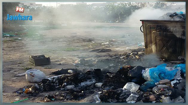 صفاقس: تواصل عملية اخماد النيران بنقطة التجميع المؤقتة للفضلات بطريق الميناء