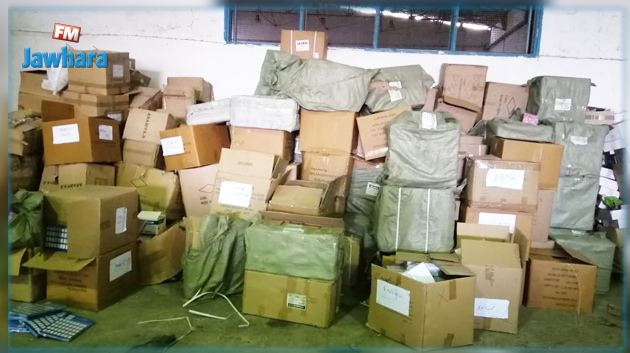 كشف مخازن للمعدات المكتبية المهربة بأريانة 