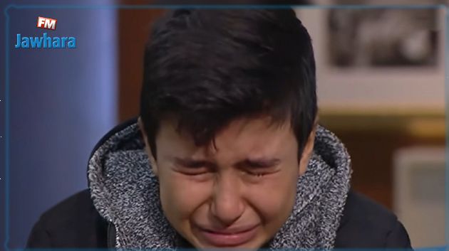 رمته أمّه لتتزوّج: دموع الطّفل محمود تُغرق مواقع التّواصل ألمًا ! (فيديو)