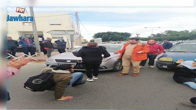 سوسة : المعطّلون عن العمل يحتجّون أمام الولاية