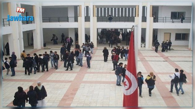 قصر هلال : تلاميذ يحتجون تضامنا مع زميلتهم بعد تعرضها للتحرش الجنسي من قبل أستاذ
