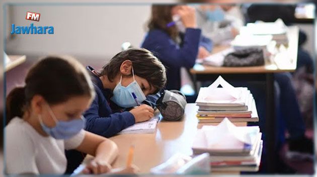 لتشجيعهم خلال الامتحانات معلم يقدم هدية خاصة لتلامذته ( صور)