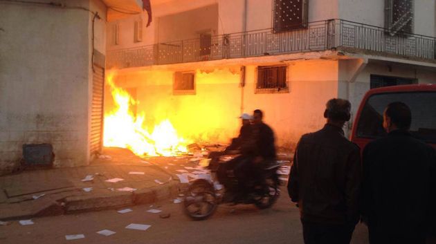 تطاوين : اشعال العجلات المطاطية وحرق مقر نداء تونس