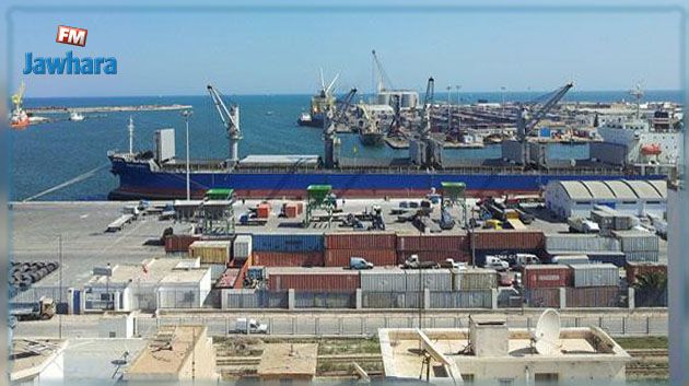 تكبّد الدولة خسائر فادحة: باخرات محمّلة بالقمح راسية بسواحل صفاقس 