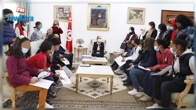 رئيسة الحكومة تلتقي عددا من أطفال المراكز المندمجة