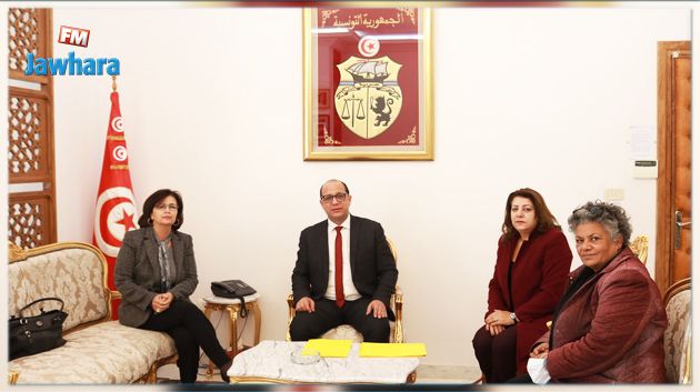 وزير الشؤون الإجتماعية يستقبل أعضاء جمعية النساء الديمقراطيات