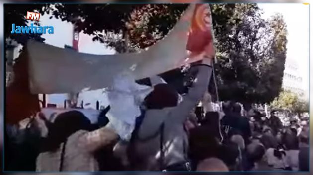 وقفة احتجاجية لأساتذة التعليم الثانوي أمام وزارة التربية