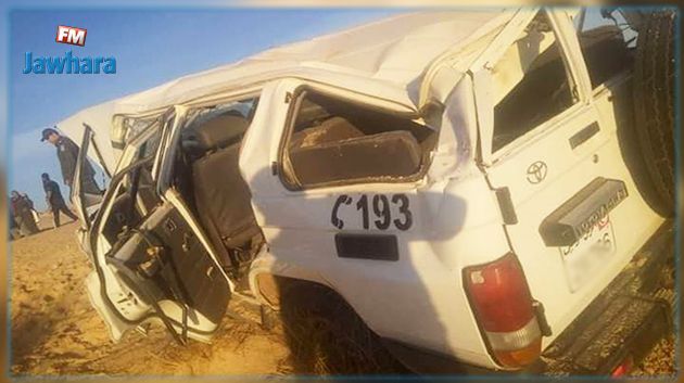 انقلاب سيارة حرس تقلّ موقوفا.. ومجهولون يستغلون الحادث للسرقة