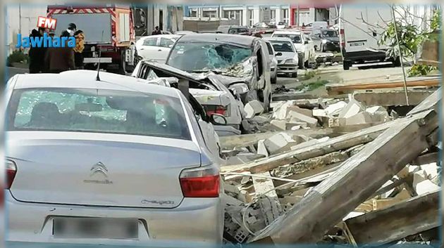 العاصمة : سقوط جدار يتسبب في تحطيم 4 سيارات