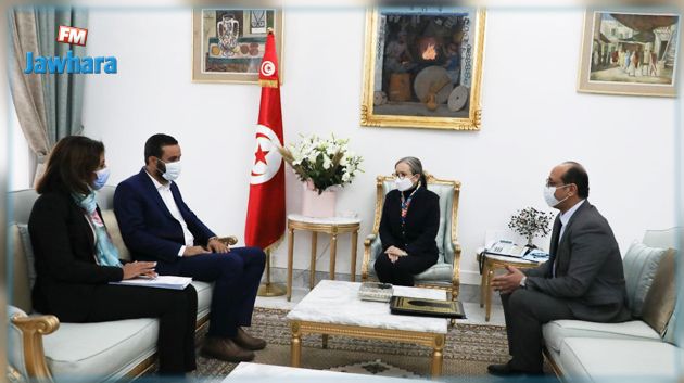 رئيسة الحكومة تلتقي نقيب الصحفيين