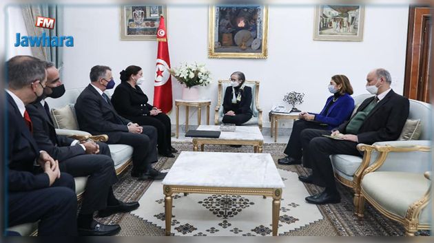  بودن تستقبل رئيسة مجلس إدارة شركة 