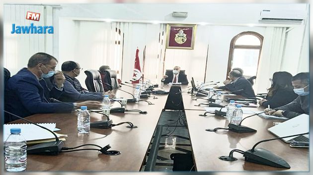وزير الصحة يشرف على اجتماع حول الاستعدادات لمجابهة التطورات المحتملة لانتشار كورونا