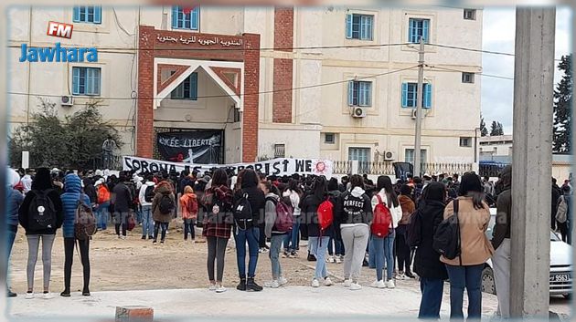 جندوبة: تلاميذ يرفضون الدخول إلى الأقسام  