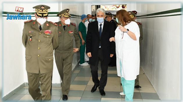 وزير الدفاع يزور المستشفى العسكري بالعاصمة