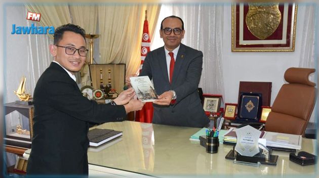 طلبة من أندونيسيا ينجزون كتابا عن الجوامع التاريخية لمدينة تونس