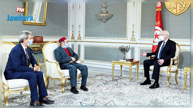 سعيّد يستقبل والد الشهيد شكري بلعيد وشقيقه