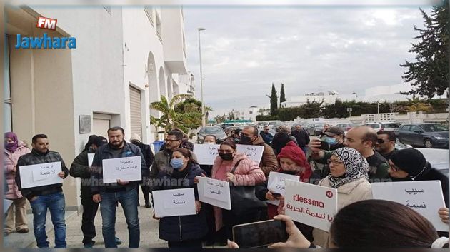وقفة احتجاجيّة لموظّفي قناة نسمة أمام مقر الهايكا (صور)