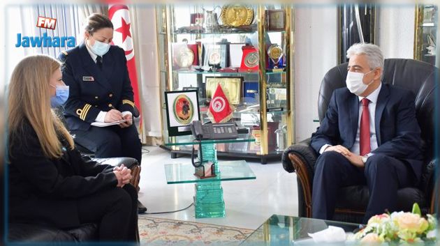 وزير الدفاع يلتقي سفيرة بريطانيا بتونس