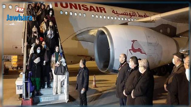 وصول دفعة جديدة من التونسيين إثر إجلائهم من الحدود الأوكرانية الرومانية (صور)