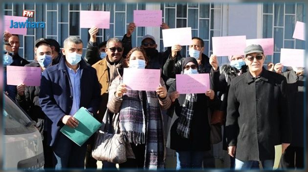وقفة احتجاجية لأعوان المعهد الوطني للاحصاء أمام مقر الاتحاد 