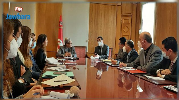 خلية الأزمة بوزارة الخارجية تضع رقمين أخضرين على ذمة التونسيين في أوكرانيا