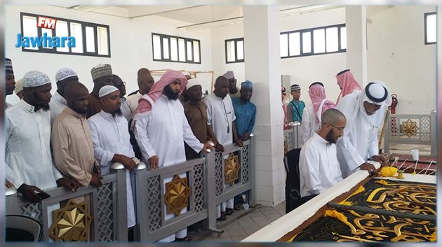 وزير الشؤون الدينية يتلقّى دعوة للمشاركة في خياطة كسوة الكعبة المشرفة