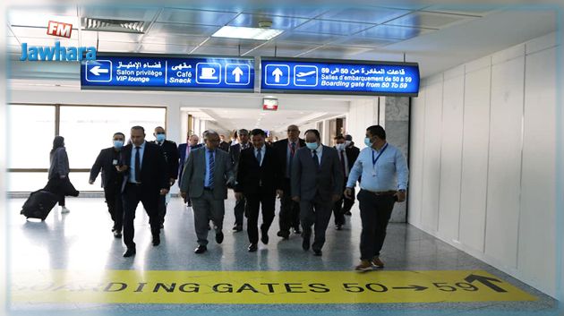 في زيارة إلى مطار قرطاج: وزير النقل يوصي بتفادي كل ما من شأنه أن يمس من سمعة البلاد