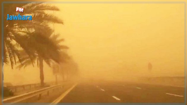 دوواير رملية تحجب الرؤية بالطريق السيارة صفاقس- قابس