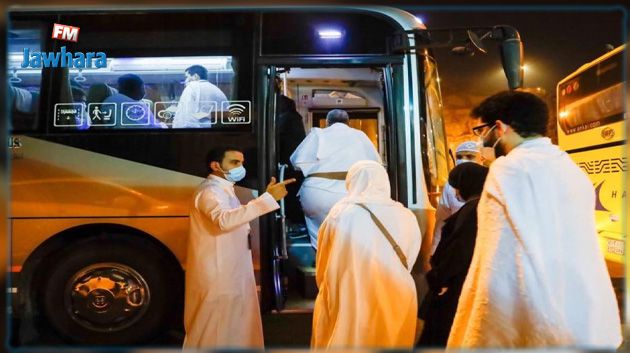 معتمرون تونسيون يقضّون ليلتهم على متن حافلة !!