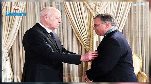 بمناسبة توديعه: سعيّد يمنح السفير الأمريكي الصّنف الأوّل من وسام الجمهورية