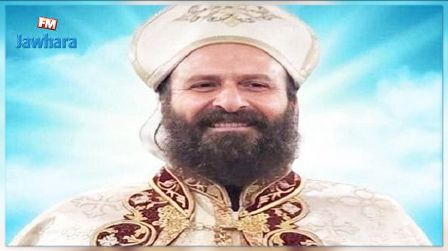 كان يوزع هدايا رمضان : طعن كاهن مصري حتى الموت
