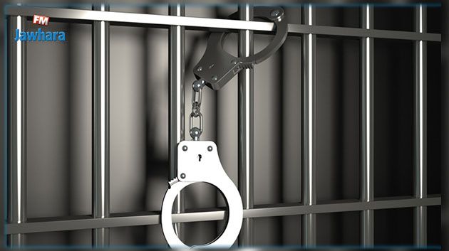 بطاقتا إيداع بالسجن ضدّ مسافر ليبي وأمني بعد حجز كمية من الذهب بمطار قرطاج 