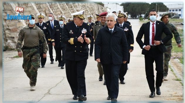 وزير الدفاع الوطني يؤدي زيارة تفقد إلى مدرسة ضباط الصف بالبحريّة