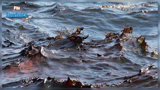 غرق باخرة نفط.. الاتحاد التونسي للفلاحة والصيد البحري يدعو للاسراع بالتدخل لتفادي الكارثة 