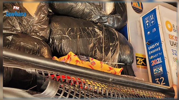 ضبط  بضائع مهرّبة  على شاحنة إدارية تابعة لإحدى المؤسسات العمومية (صور)