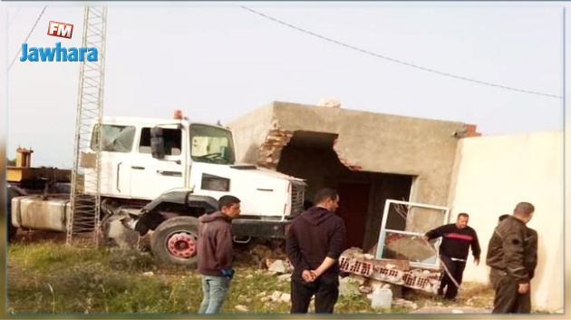 المهدية : انحراف شاحنة يتسبب في انهيار جزء من منزل‎‎