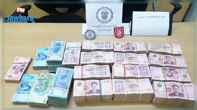 حجز كميات من الملابس الجاهزة ومبلغ مالي بقيمة 278 ألف دينار