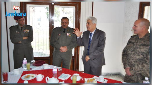 وزير الدفاع يؤدي زيارة ميدانية الى الادارة العامة للأشغال بتونس