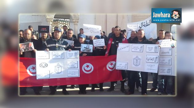 وقفة احتجاجية لأعوان الأمن بسيدي بوزيد