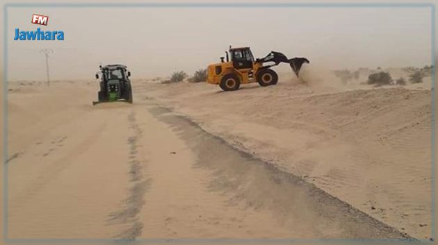 رجيم معتوق: تواصل التدخلات لإزاحة الرّمال عن الطرقات