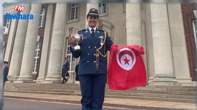 تتويج التونسية خولة ميهوبي بجائزة أفضل طالبة دولية متخرجة من كلية السلاح الجوي الملكي البريطاني (صور)