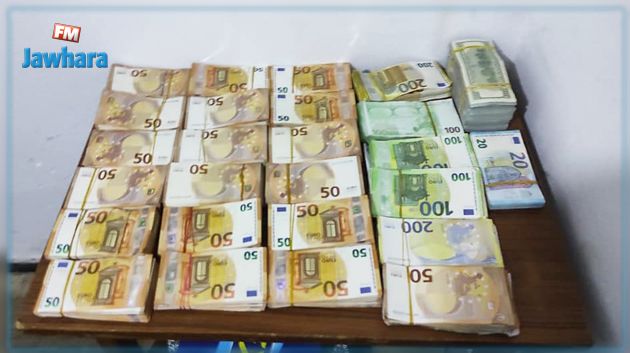 إحباط محاولة تهريب مبلغ هام من العملة الأجنبية نحو ليبيا
