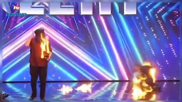 أثناء تقديمه عرضاً في برنامج شهير: النيران تلتهم رجلا (فيديو)