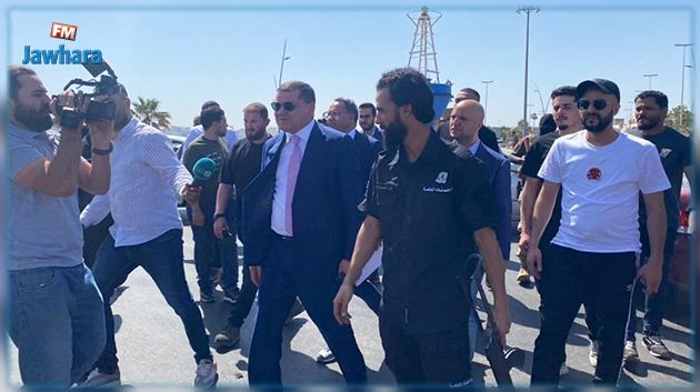 ليبيا.. الدبيبة يتجول فى طرابلس عقب مغادرة باشاغا (فيديو)
