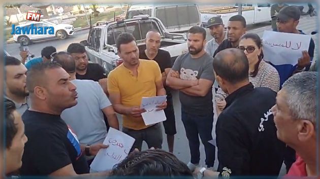 بعد إصدار قرار بغلق معرض سوسة بالقوة العامة : العارضون يحتجون أمام مقرّ الولاية