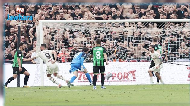 ميلان يتوج بالدوري الإيطالي بعد غياب طويل