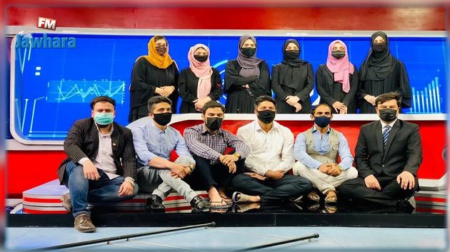 أفغانستان..مذيعون يتضامنون مع زميلاتهم على طريقتهم الخاصة