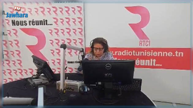 بسبب ظروف العمل..صحفية بإذاعة تونس الدولية تعتذر في المباشر للمستمعين