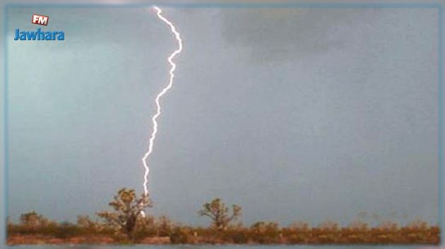 كانوا يعملون في حضيرة بناء: إصابة 3 أشخاص بصاعقة رعدية في سبيطلة